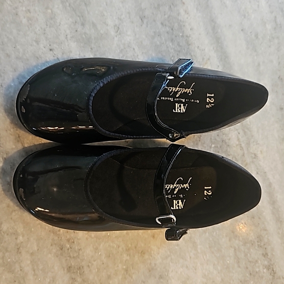 Tap Shoes - Picture 1 of 4